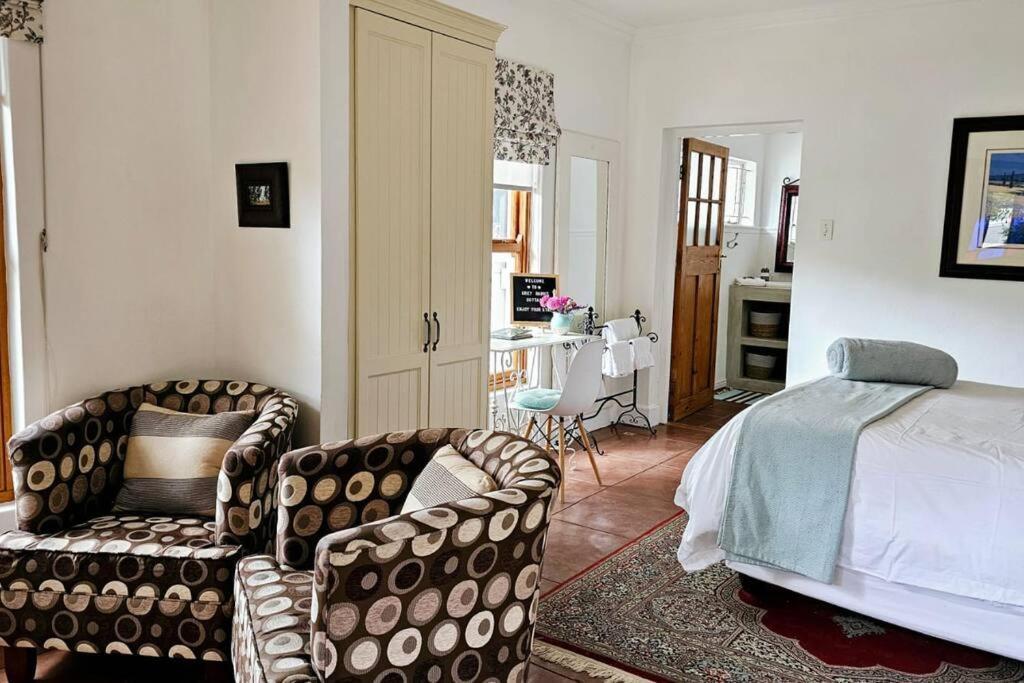 Grey Rabbit Cottage Montagu Bagian luar foto