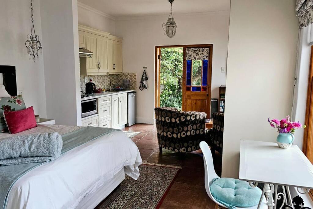 Grey Rabbit Cottage Montagu Bagian luar foto