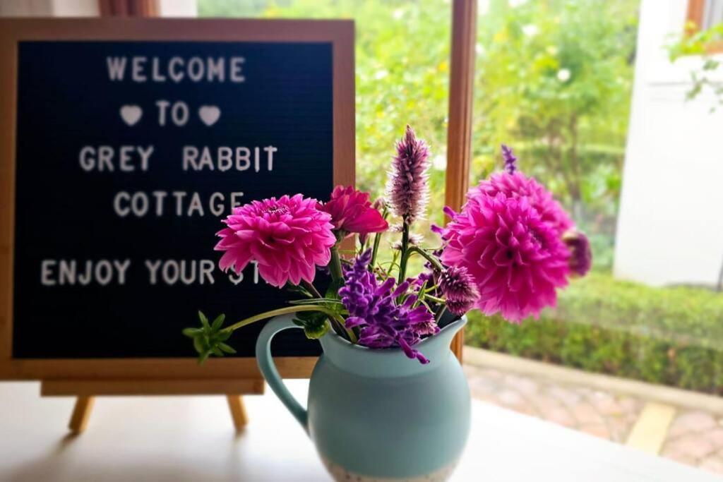 Grey Rabbit Cottage Montagu Bagian luar foto