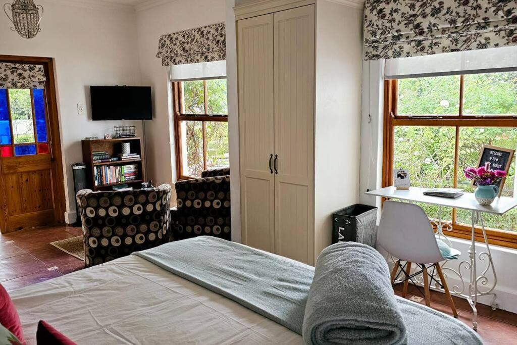 Grey Rabbit Cottage Montagu Bagian luar foto